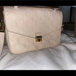 SOLD!!! Authentic Louis Vuitton Empreinte Pochette Metis Tourterelle